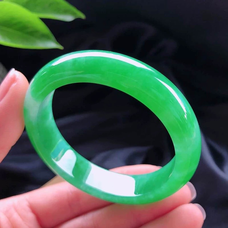 Bracelets - Çiçek desenli, parlak yeşil geniş yeşim