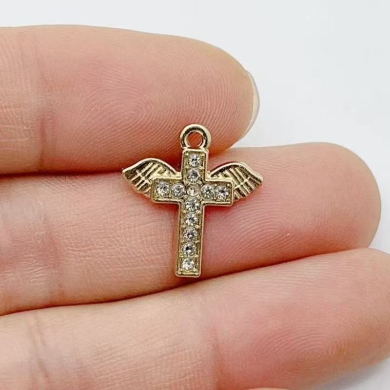 10 adet Elmas İşlemeli Altın K - Cross Pendant Necklace Gold incelemesi ve fiyatı