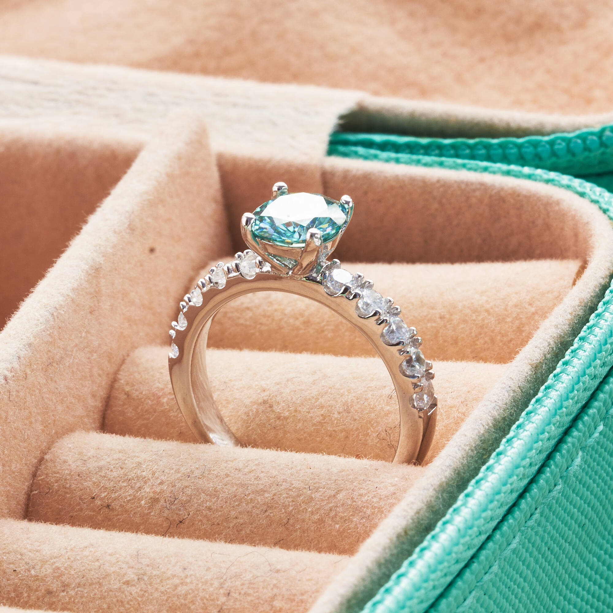 Klasik 1 Karat Mavi Renk Moiss - Moissanite Engagement Ring 1 Carat incelemesi ve fiyatı